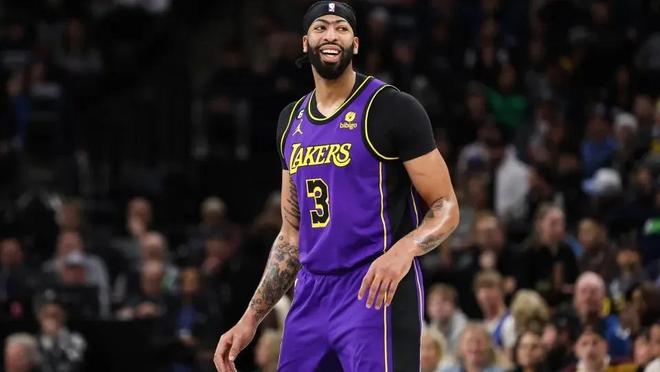 她的存在迫 她的存在迫